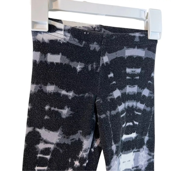 Old Navy Tie Dye Striped Leggings Small 6-7 Gray Stretch Knit Pull On Casual - Picture 3 of 5